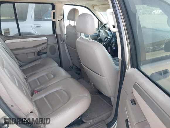 ✅ 2003 Ford Explorer XLT • VIN: 1FMZU73K63ZA27880 • Lot: 42092466. Listed on IAAI with 185,070 mi. Free auction sales archive from the USA and detailed vehicle history report at DreamBid. Image 8.