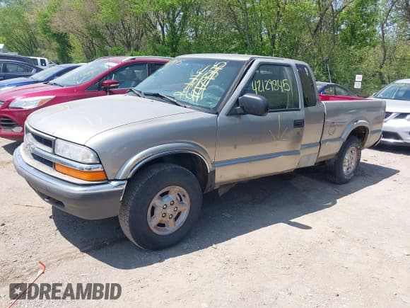 ✅ 2001 Chevrolet S-10 LS • VIN: 1GCDT19W41K181244 • Лот: 42129845. Опубликован ранее на IAAI с пробегом 183 368 миль. Бесплатный доступ к архиву аукционных продаж из США и подробный отчёт об истории автомобиля на DreamBid. Изображение 2.