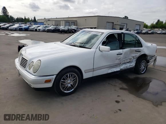 ✅ 1996 Mercedes-Benz E 320 • VIN: WDBJF55F7TJ008297 • Lot: 57454525. Listed on Copart with 140,889 mi. Free auction sales archive from the USA and detailed vehicle history report at DreamBid. Image 1.