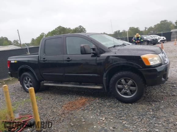 ✅ 2014 Nissan Titan Pro-4X • VIN: 1N6BA0EC4EN505829 • Lot: 43349125. Wystawiony na IAAI z przebiegiem 144 273 mil. Bezpłatny archiwum sprzedaży aukcyjnych z USA i szczegółowy raport historii pojazdu na DreamBid. Zdjęcie 13.