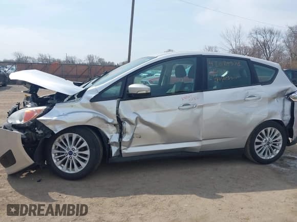 ✅ 2017 Ford C-Max SE • VIN: 1FADP5AU2HL111659 • Lot: 42029378. Wystawiony na IAAI z przebiegiem Nie podano. Bezpłatny archiwum sprzedaży aukcyjnych z USA i szczegółowy raport historii pojazdu na DreamBid. Zdjęcie 14.