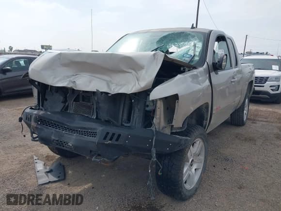 ✅ 2008 Chevrolet Silverado 1500 • VIN: 1GCEC19YX8Z293442 • Lot: 41645039. Wystawiony na IAAI z przebiegiem 128 008 mil. Bezpłatny archiwum sprzedaży aukcyjnych z USA i szczegółowy raport historii pojazdu na DreamBid. Zdjęcie 2.