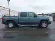 2009 Chevrolet Silverado 1500 LTZ z VIN 3GCEK33309G109526, wystawiony jako IAAI lot #43576692 z przebiegiem 154 427 mil mil oraz . Historia ofert i sprzedaży dostępna na DreamBid. Obrazek 13.