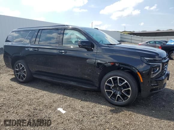 ✅ 2025 Chevrolet Suburban RST • VIN: 1GNS6ERD2SR270833 • Lot: 66880265. Listed on Copart with 21,761 mi. Free auction sales archive from the USA and detailed vehicle history report at DreamBid. Image 4.