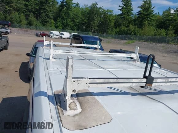 ✅ 2017 Ford Transit XL • VIN: 1FBZX2ZM8HKA10722 • Lot: 42993074. Wystawiony na IAAI z przebiegiem 150 411 mil. Bezpłatny archiwum sprzedaży aukcyjnych z USA i szczegółowy raport historii pojazdu na DreamBid. Zdjęcie 21.