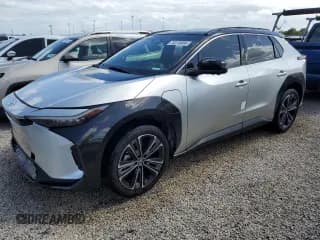 ✅ 2024 Toyota bZ4X XLE • VIN: JTMAAAAA9RA034833 • Lot: 74378904. Wystawiony na Copart z przebiegiem 3 736 mil. Bezpłatny archiwum sprzedaży aukcyjnych z USA i szczegółowy raport historii pojazdu na DreamBid. Zdjęcie 1.