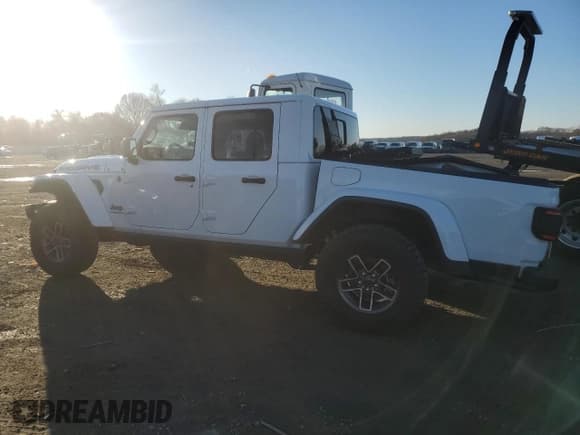 ✅ 2024 Jeep Gladiator Mojave X • VIN: 1C6JJTEGXRL105351 • Lot: 84422724. Listed on Copart with 13,998 mi. Free auction sales archive from the USA and detailed vehicle history report at DreamBid. Image 2.