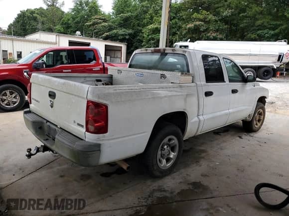 2005 Dodge Dakota ST with VIN 1D7HE28K75S151411, listed as a Copart auction lot 58223775 with 218,017 mi miles and Clean title. Bid and sale history available at DreamBid. Image 3.