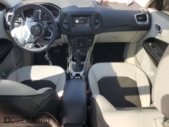 ✅ 2019 Jeep Compass Latitude • VIN: 3C4NJCBB4KT706266 • Lot: 80528075. Listed on Copart with 142,410 mi. Free auction sales archive from the USA and detailed vehicle history report at DreamBid. Image 8.