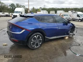 ✅ 2023 Kia EV6 Wind • VIN: KNDC34LA3P5612125 • Lot: 86242075. Wystawiony na Copart z przebiegiem 29 352 mil. Bezpłatny archiwum sprzedaży aukcyjnych z USA i szczegółowy raport historii pojazdu na DreamBid. Zdjęcie 3.