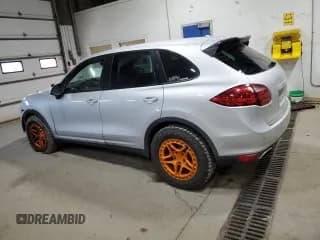 ✅ 2011 Porsche Cayenne S • VIN: WP1AB2A2XBLA45148 • Lot: 84054295. Wystawiony na Copart z przebiegiem 121 112 mil. Bezpłatny archiwum sprzedaży aukcyjnych z USA i szczegółowy raport historii pojazdu na DreamBid. Zdjęcie 2.