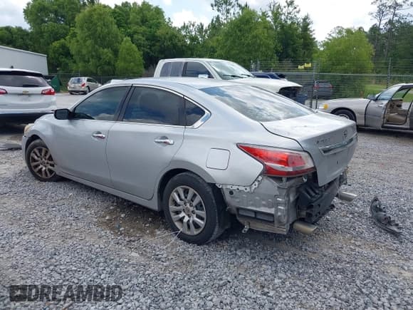 ✅ 2015 Nissan Altima 2.5 • VIN: 1N4AL3AP0FN362260 • Lot: 42416592. Listed on IAAI with 233,550 mi. Free auction sales archive from the USA and detailed vehicle history report at DreamBid. Image 3.