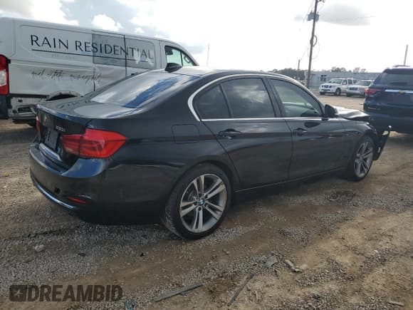 ✅ 2017 BMW 3 Series 330i • VIN: WBA8B9G55HNU49947 • Лот: 82296465. Опубликован ранее на Copart с пробегом 150 579 миль. Бесплатный доступ к архиву аукционных продаж из США и подробный отчёт об истории автомобиля на DreamBid. Изображение 3.