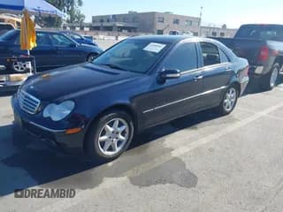 ✅ 2001 Mercedes-Benz C 320 • VIN: WDBRF64JX1F103614 • Lot: 43508966. Wystawiony na IAAI z przebiegiem 141 253 mil. Bezpłatny archiwum sprzedaży aukcyjnych z USA i szczegółowy raport historii pojazdu na DreamBid. Zdjęcie 2.