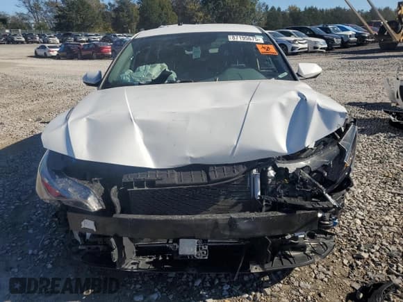 ✅ 2023 Hyundai Elantra SEL • VIN: 5NPLS4AG7PH106291 • Lot: 87195675. Listed on Copart with 88,213 mi. Free auction sales archive from the USA and detailed vehicle history report at DreamBid. Image 5.