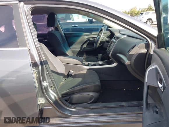 ✅ 2015 Nissan Altima S • VIN: 1N4AL3AP5FN372928 • Lot: 43681648. Listed on IAAI with 128,083 mi. Free auction sales archive from the USA and detailed vehicle history report at DreamBid. Image 5.