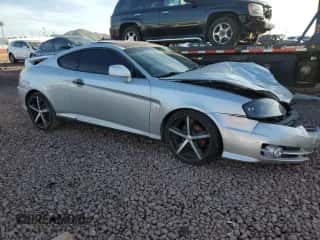 2004 Hyundai Tiburon GT z VIN KMHHN65F44U130202, wystawiony jako Copart lot #43193404 z przebiegiem 207 694 mil mil oraz Szkoda całkowita • Salvage title. Historia ofert i sprzedaży dostępna na DreamBid. Obrazek 4.