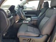 ✅ 2018 Toyota Tundra SR5 • VIN: 5TFEM5F16JX133054 • Лот: 53459035. Опубликован ранее на Copart с пробегом 74 317 миль. Бесплатный доступ к архиву аукционных продаж из США и подробный отчёт об истории автомобиля на DreamBid. Изображение 7.