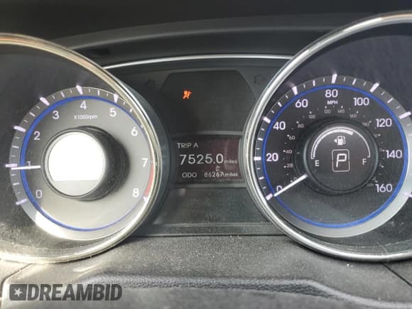 ✅ 2011 Hyundai Sonata SE • VIN: 5NPEC4AC2BH047551 • Lot: 68051974. Listed on Copart with 86,267 mi. Free auction sales archive from the USA and detailed vehicle history report at DreamBid. Image 9.