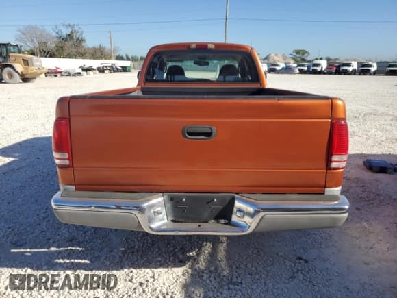 ✅ 2000 Dodge Dakota • VIN: 1B7GL22X2YS626466 • Lot: 49887805. Wystawiony na Copart z przebiegiem 141 121 mil. Bezpłatny archiwum sprzedaży aukcyjnych z USA i szczegółowy raport historii pojazdu na DreamBid. Zdjęcie 6.