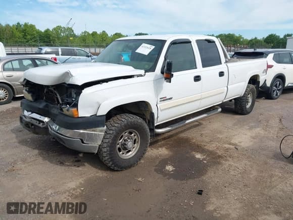 ✅ 2005 Chevrolet Silverado 2500HD LS • VIN: 1GCHK23285F930402 • Lot: 42322628. Wystawiony na IAAI z przebiegiem 218 392 mil. Bezpłatny archiwum sprzedaży aukcyjnych z USA i szczegółowy raport historii pojazdu na DreamBid. Zdjęcie 2.