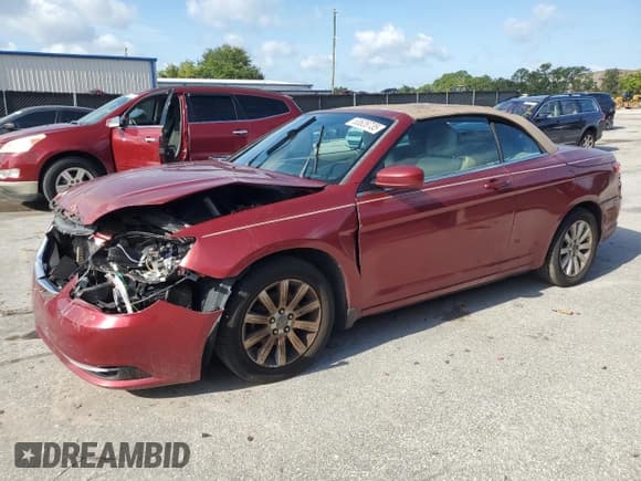 ✅ 2014 Chrysler 200 Touring • VIN: 1C3BCBEB9EN158308 • Лот: 63626735. Опубликован ранее на Copart с пробегом 147 932 миль. Бесплатный доступ к архиву аукционных продаж из США и подробный отчёт об истории автомобиля на DreamBid. Изображение 1.