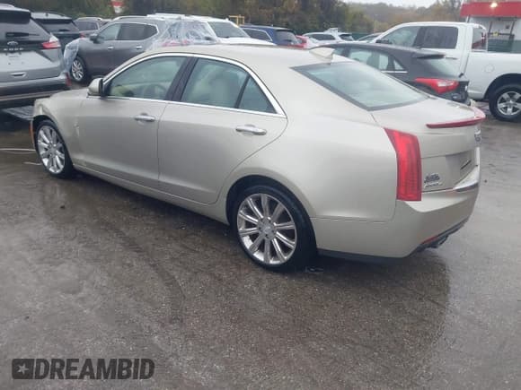 ✅ 2015 Cadillac ATS Luxury AWD • VIN: 1G6AH5RX4F0122009 • Lot: 43563685. Wystawiony na IAAI z przebiegiem 31 304 mil. Bezpłatny archiwum sprzedaży aukcyjnych z USA i szczegółowy raport historii pojazdu na DreamBid. Zdjęcie 3.