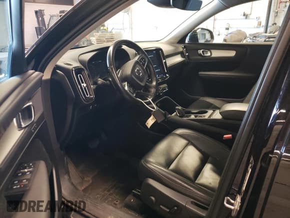 ✅ 2019 Volvo XC40 Momentum • VIN: YV4162XZ2K2009550 • Lot: 62205663. Listed on Copart with 61,363 mi. Free auction sales archive from the USA and detailed vehicle history report at DreamBid. Image 7.