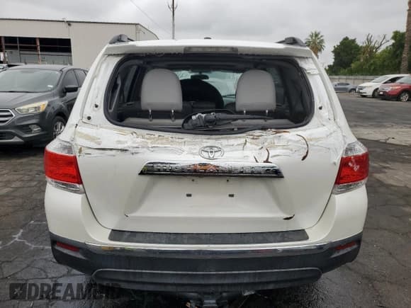 ✅ 2013 Toyota Highlander SE • VIN: 5TDZK3EHXDS128184 • Лот: 82076025. Опубликован ранее на Copart с пробегом 117 227 миль. Бесплатный доступ к архиву аукционных продаж из США и подробный отчёт об истории автомобиля на DreamBid. Изображение 6.