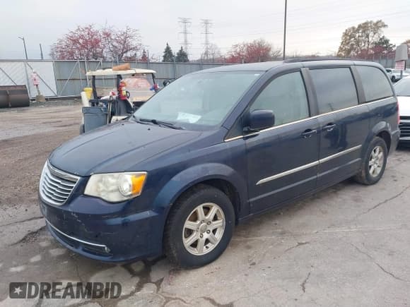 ✅ 2013 Chrysler Town & Country Touring • VIN: 2C4RC1BG8DR525821 • Lot: 43745753. Wystawiony na IAAI z przebiegiem 220 839 mil. Bezpłatny archiwum sprzedaży aukcyjnych z USA i szczegółowy raport historii pojazdu na DreamBid. Zdjęcie 2.