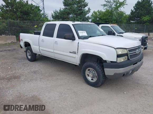 ✅ 2006 Chevrolet Silverado 2500HD LT3 • VIN: 1GCHK23D96F257428 • Лот: 42564305. Опубликован ранее на IAAI с пробегом 299 406 миль. Бесплатный доступ к архиву аукционных продаж из США и подробный отчёт об истории автомобиля на DreamBid. Изображение 1.