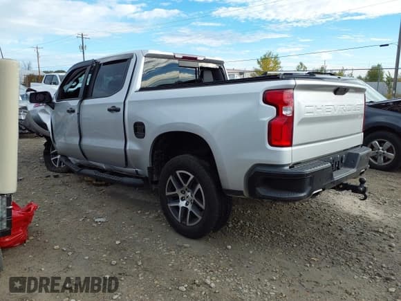 ✅ 2020 Chevrolet Silverado 1500 LT Trail Boss • VIN: 3GCPYFED6LG167999 • Lot: 43439518. Wystawiony na IAAI z przebiegiem Nie podano. Bezpłatny archiwum sprzedaży aukcyjnych z USA i szczegółowy raport historii pojazdu na DreamBid. Zdjęcie 3.
