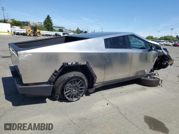 ✅ 2025 Tesla Cybertruck • VIN: 7G2CEHED7SA068125 • Lot: 55805785. Listed on Copart with 6 mi. Free auction sales archive from the USA and detailed vehicle history report at DreamBid. Image 3.
