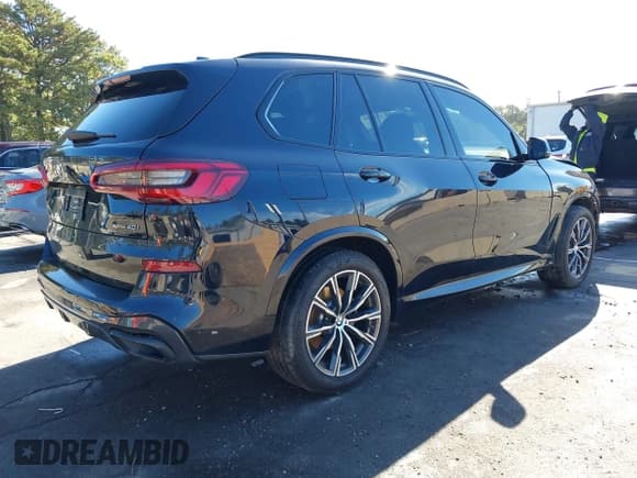 ✅ 2020 BMW X5 xDrive40i • VIN: 5UXCR6C06L9B31081 • Lot: 43431084. Listed on IAAI with 46,730 mi. Free auction sales archive from the USA and detailed vehicle history report at DreamBid. Image 4.