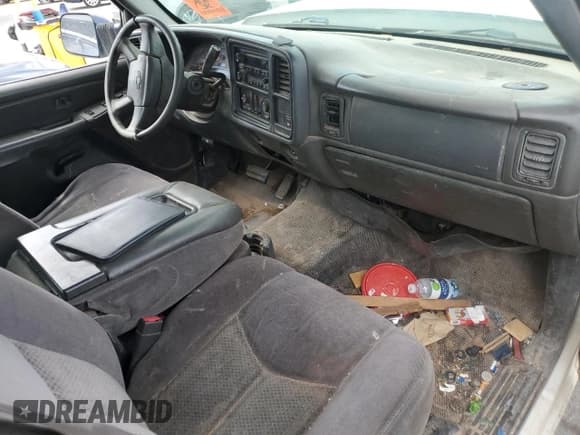 ✅ 2005 Chevrolet Silverado 1500 • VIN: 1GBHC29U75E320619 • Лот: 69829385. Опубликован ранее на Copart с пробегом Не указан. Бесплатный доступ к архиву аукционных продаж из США и подробный отчёт об истории автомобиля на DreamBid. Изображение 8.