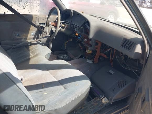 ✅ 1993 Toyota Pickup DLX • VIN: JT4RN93P3P5069851 • Лот: 41950116. Опубликован ранее на IAAI с пробегом 209 937 миль. Бесплатный доступ к архиву аукционных продаж из США и подробный отчёт об истории автомобиля на DreamBid. Изображение 5.