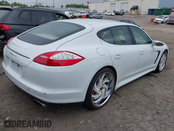✅ 2013 Porsche Panamera • VIN: WP0AA2A72DL014124 • Лот: 42115410. Опубликован ранее на IAAI с пробегом 184 206 миль. Бесплатный доступ к архиву аукционных продаж из США и подробный отчёт об истории автомобиля на DreamBid. Изображение 4.