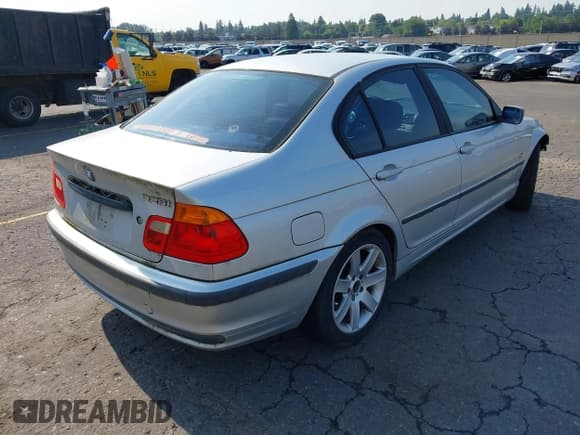✅ 2001 BMW 3 Series 325i • VIN: WBAAV33491FU89337 • Лот: 42575749. Опубликован ранее на IAAI с пробегом Не указан. Бесплатный доступ к архиву аукционных продаж из США и подробный отчёт об истории автомобиля на DreamBid. Изображение 4.