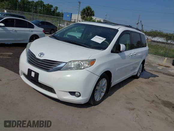 ✅ 2011 Toyota Sienna XLE • VIN: 5TDDK3DC6BS029472 • Лот: 42334600. Опубликован ранее на IAAI с пробегом 145 860 миль. Бесплатный доступ к архиву аукционных продаж из США и подробный отчёт об истории автомобиля на DreamBid. Изображение 17.