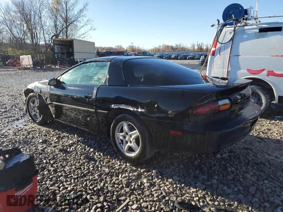 ✅ 1997 Chevrolet Camaro Z28 • VIN: 2G1FP22P3V2127187 • Lot: 80649014. Listed on Copart with 87,889 mi. Free auction sales archive from the USA and detailed vehicle history report at DreamBid. Image 2.