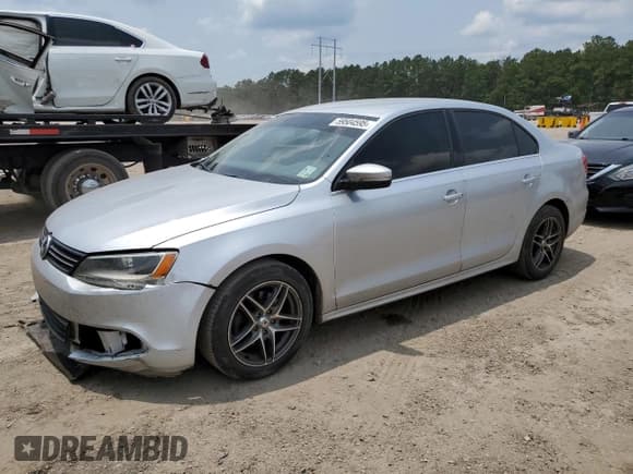 ✅ 2013 Volkswagen Jetta SE • VIN: 3VWDP7AJ4DM216057 • Lot: 59504595. Listed on Copart with 178,366 mi. Free auction sales archive from the USA and detailed vehicle history report at DreamBid. Image 1.