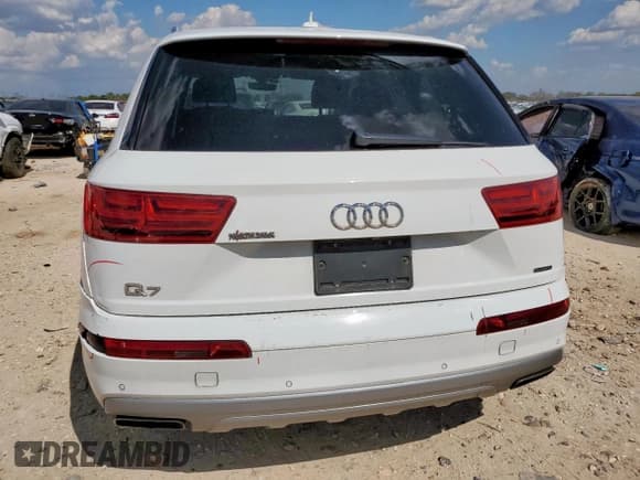 ✅ 2017 Audi Q7 Premium Plus • VIN: WA1LHAF7XHD039080 • Lot: 71279715. Wystawiony na Copart z przebiegiem 92 682 mil. Bezpłatny archiwum sprzedaży aukcyjnych z USA i szczegółowy raport historii pojazdu na DreamBid. Zdjęcie 6.