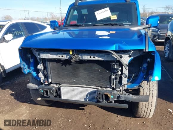 ✅ 2022 Ford Bronco Big Bend • VIN: 1FMEE5BPXNLB02700 • Lot: 43688328. Wystawiony na IAAI z przebiegiem 25 640 mil. Bezpłatny archiwum sprzedaży aukcyjnych z USA i szczegółowy raport historii pojazdu na DreamBid. Zdjęcie 6.