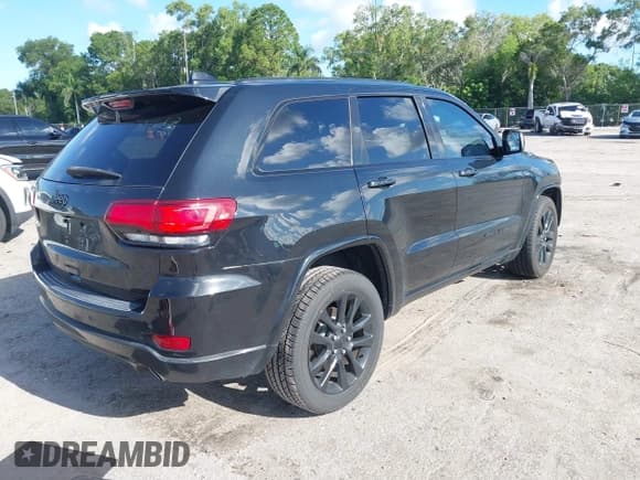 ✅ 2018 Jeep Grand Cherokee Altitude • VIN: 1C4RJEAG4JC408000 • Lot: 43007681. Wystawiony na IAAI z przebiegiem 73 437 mil. Bezpłatny archiwum sprzedaży aukcyjnych z USA i szczegółowy raport historii pojazdu na DreamBid. Zdjęcie 4.