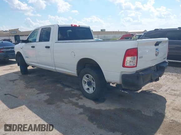 ✅ 2021 Ram 2500 Tradesman • VIN: 3C6UR5HJ7MG597531 • Lot: 42984126. Wystawiony na IAAI z przebiegiem 101 045 mil. Bezpłatny archiwum sprzedaży aukcyjnych z USA i szczegółowy raport historii pojazdu na DreamBid. Zdjęcie 3.