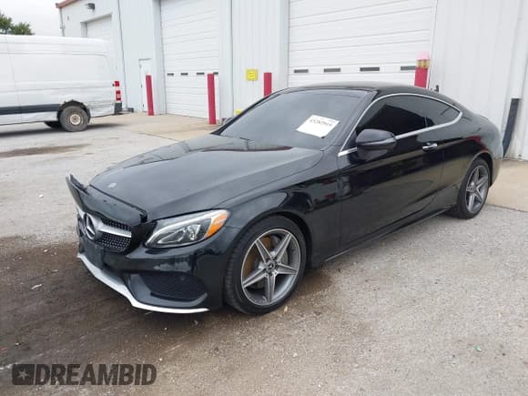 ✅ 2018 Mercedes-Benz C 300 • VIN: WDDWJ4KB1JF729495 • Lot: 43282915. Wystawiony na IAAI z przebiegiem 89 926 mil. Bezpłatny archiwum sprzedaży aukcyjnych z USA i szczegółowy raport historii pojazdu na DreamBid. Zdjęcie 2.