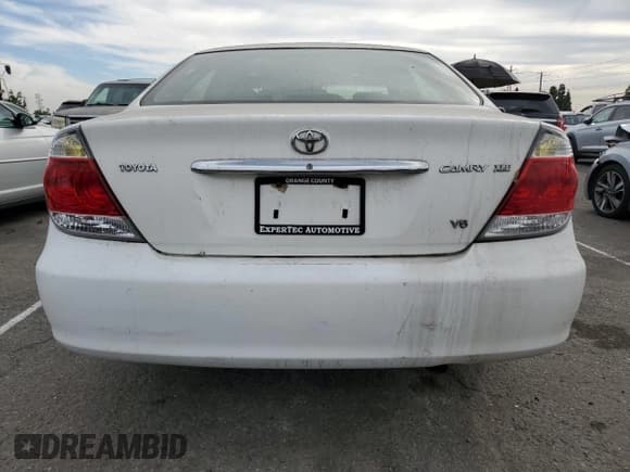 ✅ 2005 Toyota Camry XLE • VIN: 4T1BF30K55U086847 • Лот: 91702165. Опубликован ранее на Copart с пробегом 228 472 миль. Бесплатный доступ к архиву аукционных продаж из США и подробный отчёт об истории автомобиля на DreamBid. Изображение 6.