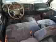 1998 Chevrolet Suburban с VIN 1GNEC16R5WJ361307, выставлен на аукционе Copart как лот 85717335 с пробегом 29 147 миль миль и Списание • Salvage title. История ставок и продаж доступна на DreamBid. Изображение 8.