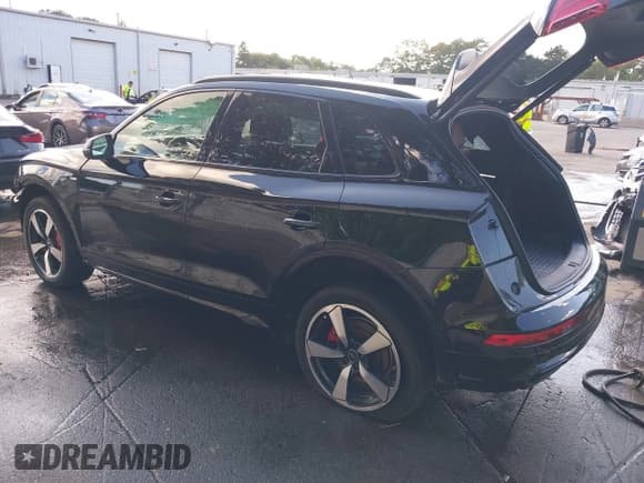 ✅ 2024 Audi Q5 S line Premium Plus • VIN: WA1EAAFY1R2043733 • Lot: 43268038. Listed on IAAI with 18,143 mi. Free auction sales archive from the USA and detailed vehicle history report at DreamBid. Image 3.