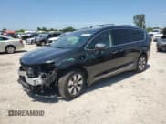 ✅ 2018 Chrysler Pacifica Hybrid Limited • VIN: 2C4RC1N79JR131154 • Lot: 65801065. Wystawiony na Copart z przebiegiem 91 551 mil. Bezpłatny archiwum sprzedaży aukcyjnych z USA i szczegółowy raport historii pojazdu na DreamBid. Zdjęcie 1.